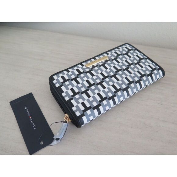 Tommy Hilfiger 69J4081 Women's Black/Gray/White TH Logo Zip-Around Wallet $80 - Picture 3 of 9
